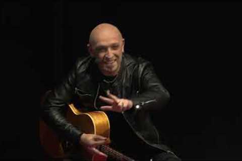 La musica classica suona con la giacca di pelle | Luca Allievi | TEDxCuneo