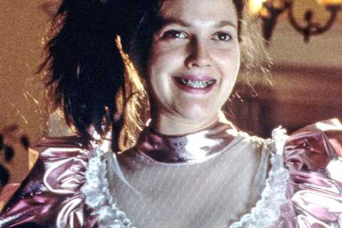 Drew Barrymore Revives Never Been Kissed's Josie Grossie In TikTok Debut