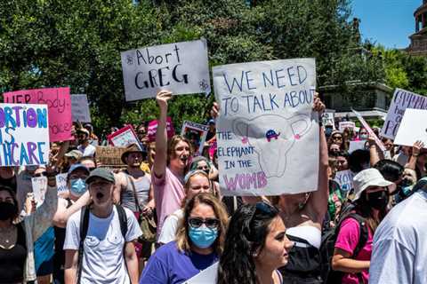 Texas' Near-Ban on Abortions Now in Effect after the Supreme Court fails to act