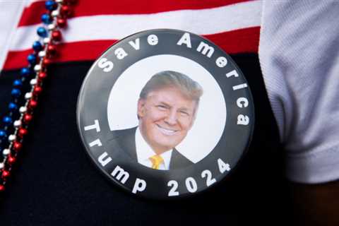 Trump's Legal Threats Overshadow Trump as He Hints at 2024 Bid