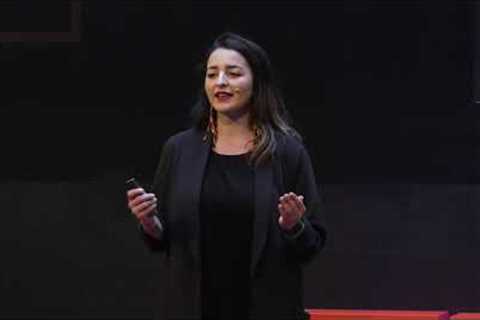 Comida como caminho para a transformação | Naomi Mayer | TEDxPUCPR