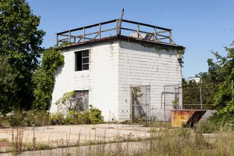 The plan to accelerate the sale of surplus federal property is stalled