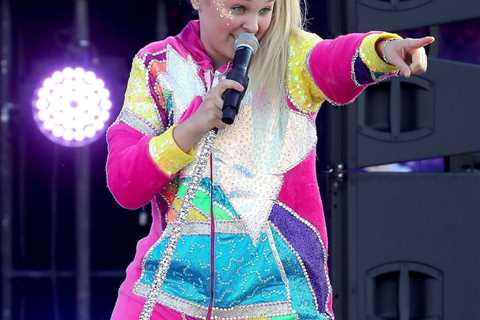 JoJo Siwa Lashes Out at Nickelodeon Over Tour, Says She's Treated as 'Only a Brand'