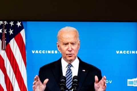 Biden Keeps Long-Term Focus Despite Economy wobble