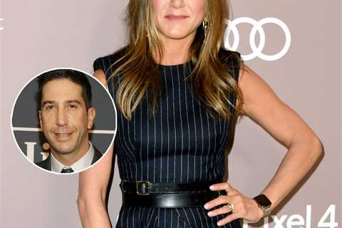 Jennifer Aniston Shares Hilarious Texts She Received About David Schwimmer Dating Rumors