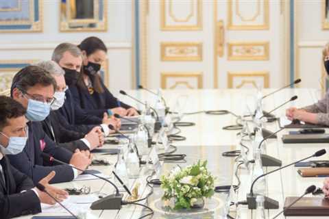 Blinken in Ukraine warns of dual threats: Russia and corruption
