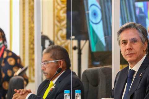 Blinken on Ukraine Trip: Will Offer Support for Russia, but also Pressure on Corruption