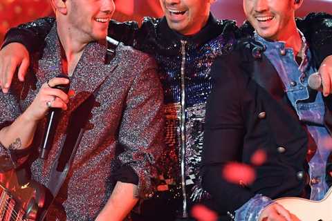 Celebrities Reveal Their Weird And Wild Fan Experiences