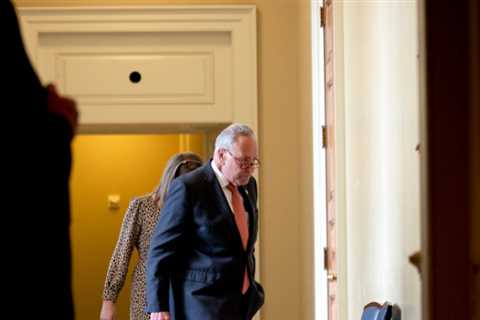 The White House hosts a second day's meeting with Democrats to resolve budget disagreements.