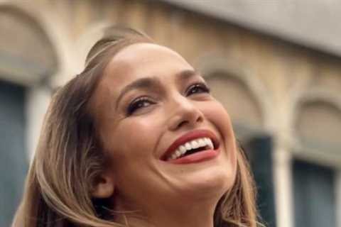 "Touch Of Toffee" Is the JLo Inspired Fall Hairstyle