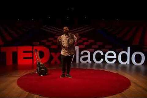 O meu corpo não está errado | Julian Santos | TEDxMacedo