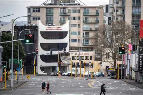 New Zealand's Battling Delta abandons its Zero-Covid Ambitions