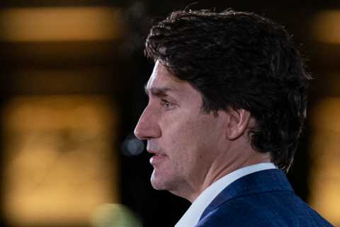 Justin Trudeau offers an apology to the B.C. First Nation following his Tofino visit