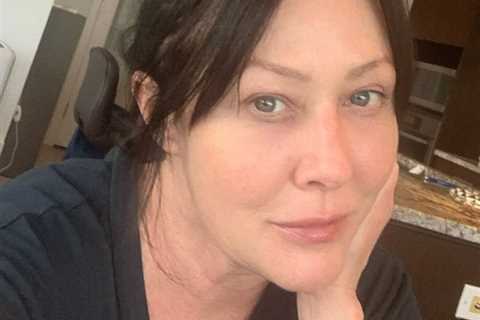 Shannen Doherty Shows 'What Cancer Looks Like' For Breast Cancer Awareness Month