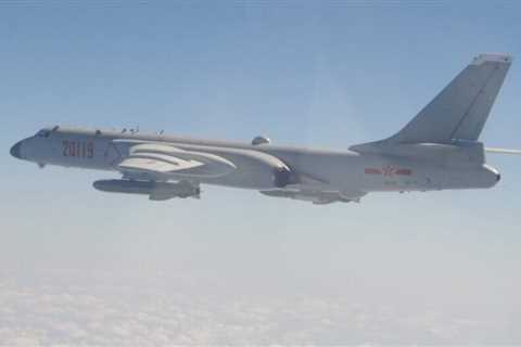 China tests and warns Taiwan in a surge of military flights