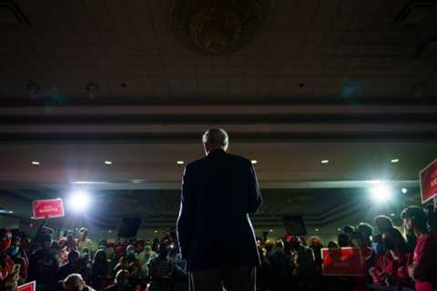 Jean Chretien addressed the Brampton crowd (un-distanced).