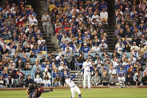 Chris Taylor's Three Homer Day Keeps Dodgers Alive