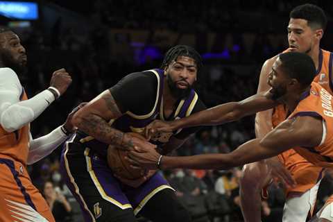 Anthony Davis-Dwight Howard Altercation Overshadows Legitimate Concerns for Stumbling Lakers