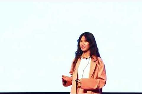 Anxiety, changing language and incompetence in use - the social media trap | Peiyan Huang | TEDxUNNC