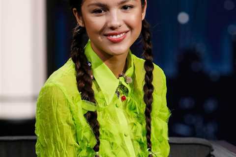 Olivia Rodrigo Didn't Get a Shoehorn from President, After All -- Blames Mom for Kimmel Mix-Up