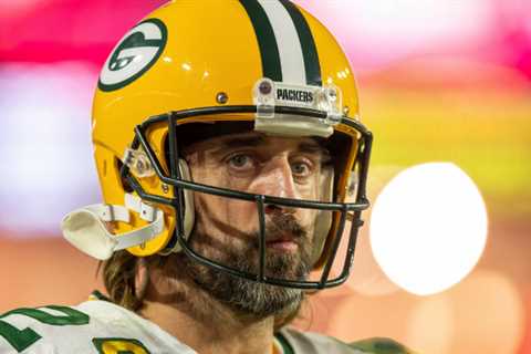 Aaron Rodgers Out After Positive Coronavirus Test