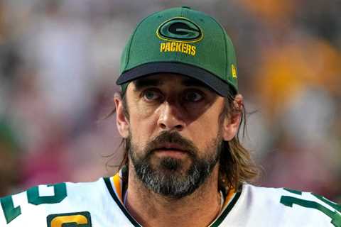 Aaron Rodgers slams N.F.L.'s Vaccine Requirements
