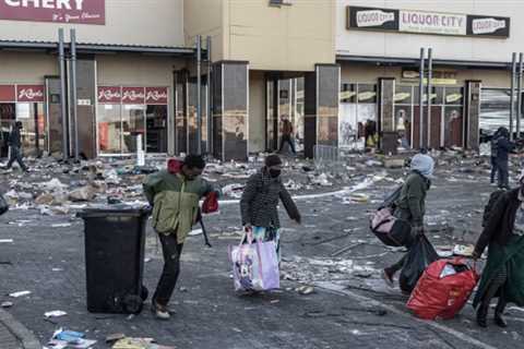 South Africa is under attack by unrest: It is impossible to give in