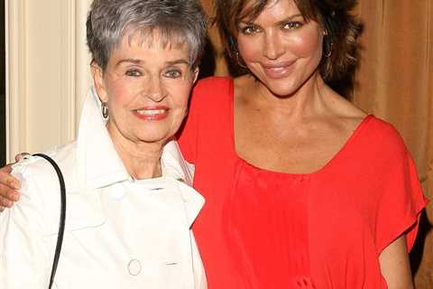 Lisa Rinna Reveals Her Mom Lois, 93, Suffered a Stroke
