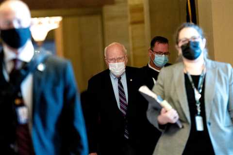 Pat Leahy announces his retirement as the longest-serving senator.