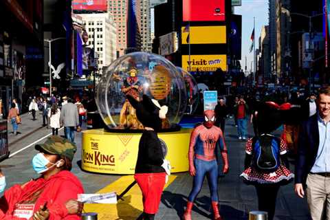 International Tourists Trickle Back, From Katz's Deli To Broadway