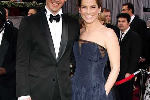 Sandra Bullock Tells Epic Story Involving Keanu Reeves Showing Up At Her Door with Champagne and..