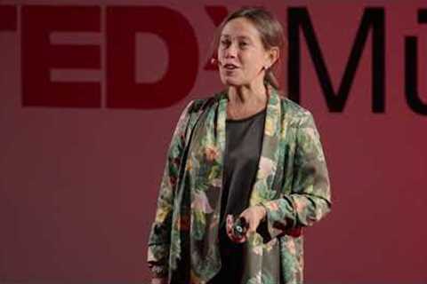 The Antiselfie - Performance Art Against the Ego-Mania | Jule Wanders | TEDxMünster