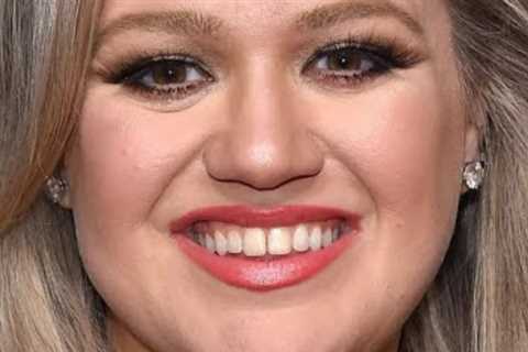 Kelly Clarkson Bloopers that Make Us Fall in Love With Her More