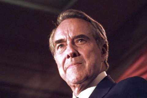 Bob Dole, an Old Soldier and Stalwart in the Senate, dies at 98