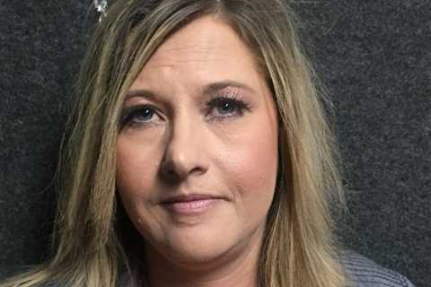 Mom Admits Stealing Estranged 22-Year-Old Daughter's Identity to Enroll in College, Get Loans — and ..