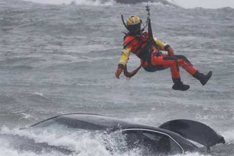 Dramatic Rescue Attempt as Car Floats Toward Edge of Niagara Falls