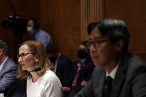 How bank regulators are trying to exonerate a Trump holdover