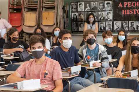 Los Angeles schools delay a mandate for student vaccinations until fall 2022.
