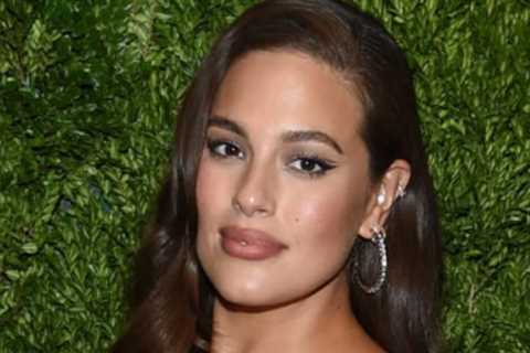Ashley Graham shows off her flexibility ahead of twins' birth with yoga leggings