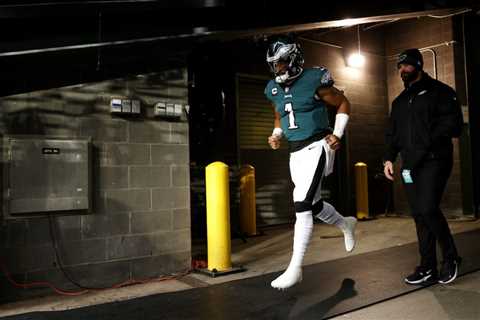 The Eagles Are Quietly Considering Starting Gardner Minshew Over Jalen Hurts for the Second Time