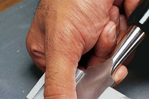 How to use a wood chisel