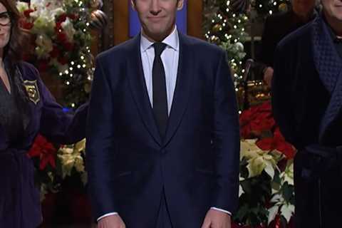 Paul Rudd's SNL 5-Timers Show Covid Disruption Leads to Weird Blend of New and Classic Sketches