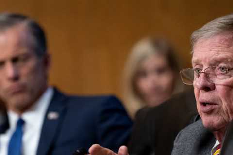 Johnny Isakson is a long-serving Senator from Georgia. He has died at 76.