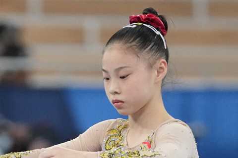 Guan Chenchen from China wins gold.