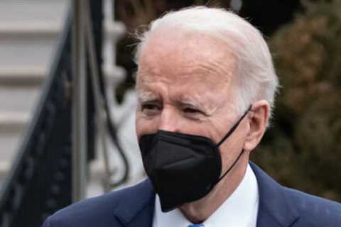 Officials say that a California man on a deadly mission to the White House is being arrested