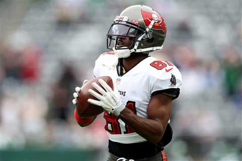Antonio Brown’s Driver Details His Wild Day Tracking Down the Volatile Wideout Following His..
