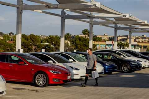 Why Tesla Succeeded Despite Other Automakers Trying to Make Cars