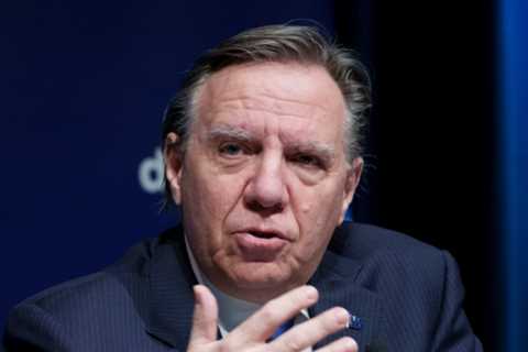 Quebec clamps down on unvaccinated