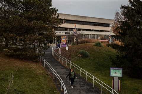 Despite the introduction of vaccines, U.S. college enrollment fell again in 2021.