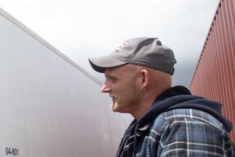 Ottawa warns truckers that they must get immunized after flipping the script.